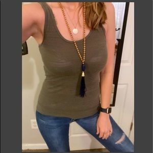 🍏 Super cute Army green tank!